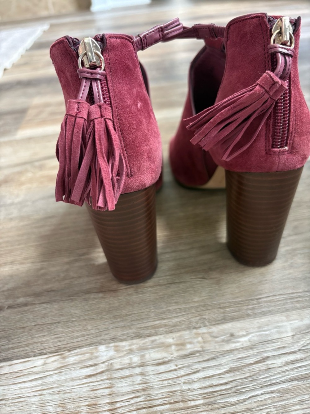 White House Black Market Women's Suede Open-Toe Block Heel Sandals in Wine Red - Picture 2 of 6
